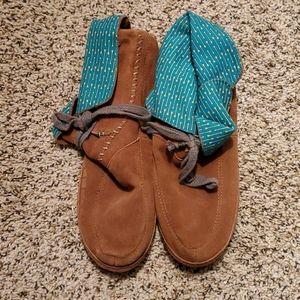 Sanuk moccasin boots